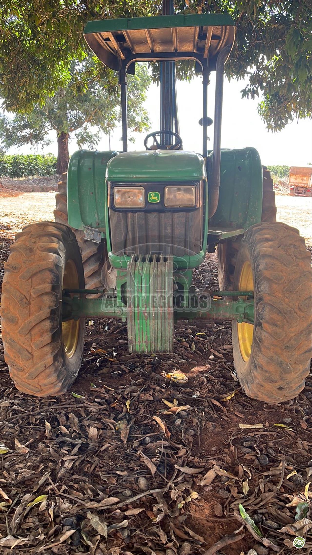 TRATOR JOHN DEERE JOHN DEERE 5075 Tração 4x4 VR Agronegócios ARAXA MINAS GERAIS MG